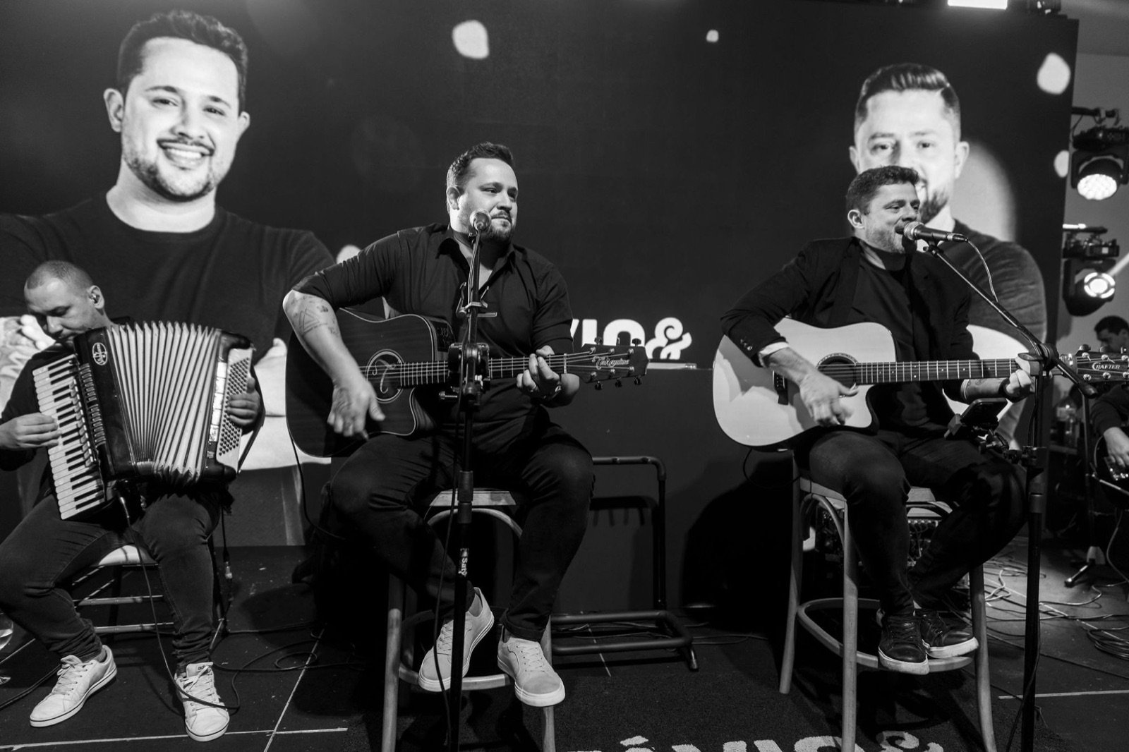 Otávio e Raphael no Sessions, em preto e branco